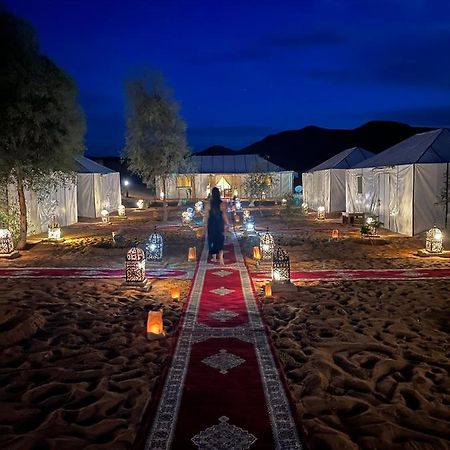 Отель Zahra Luxury Desert Camp Мерзуга Экстерьер фото