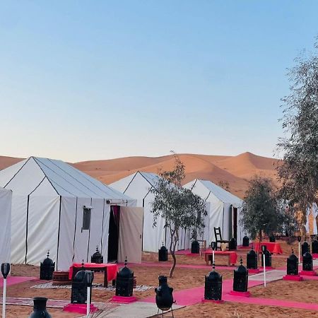 Отель Zahra Luxury Desert Camp Мерзуга Экстерьер фото