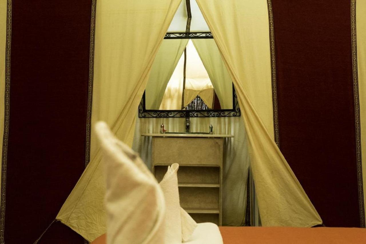 Отель Zahra Luxury Desert Camp Мерзуга Экстерьер фото