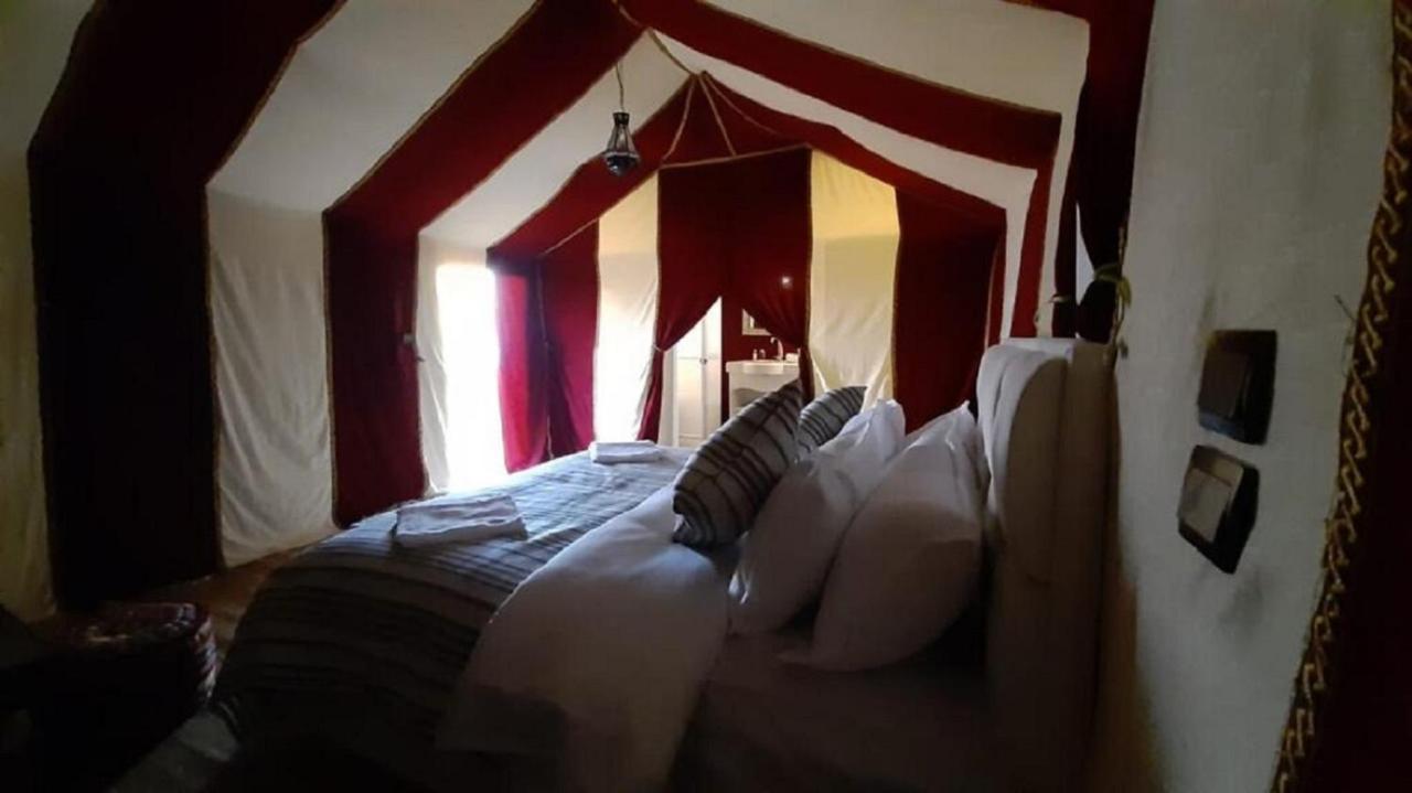 Отель Zahra Luxury Desert Camp Мерзуга Экстерьер фото