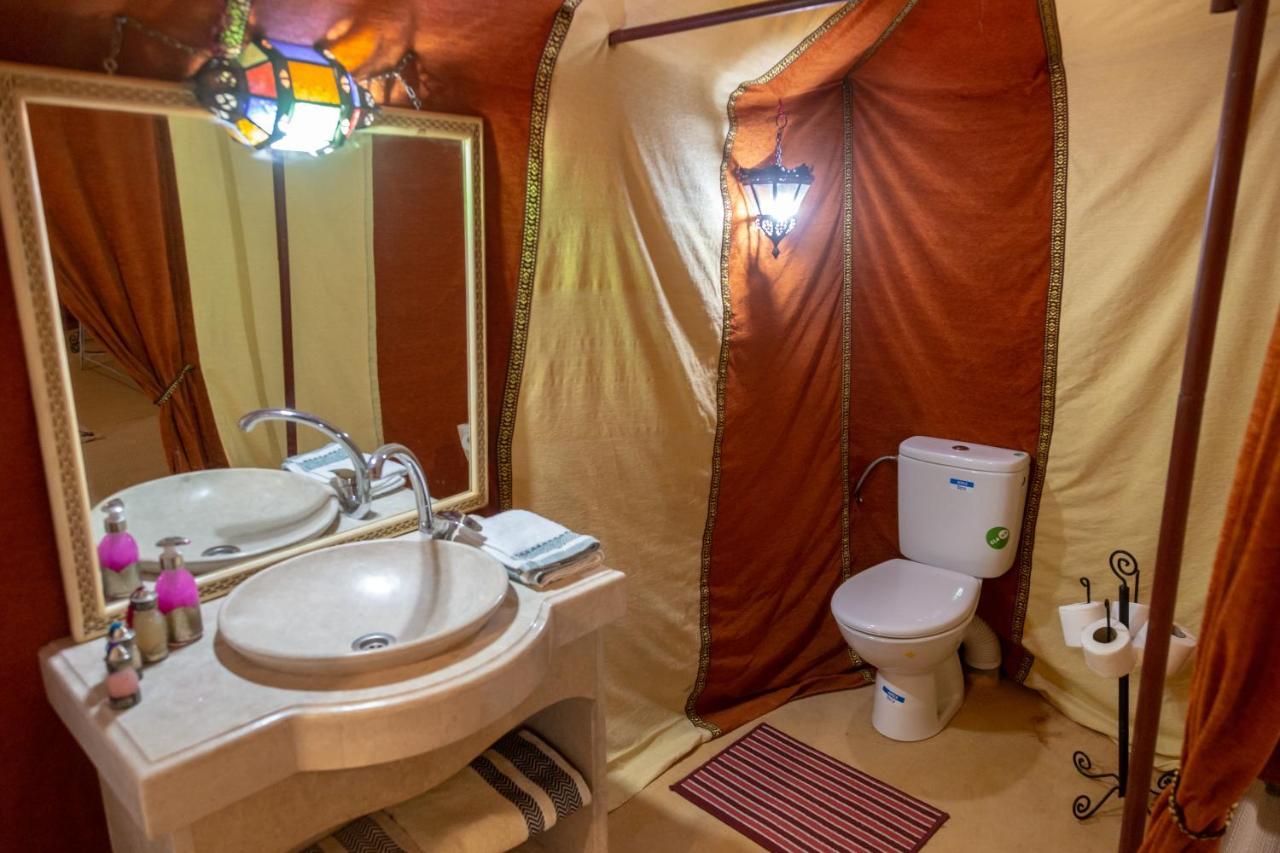 Отель Zahra Luxury Desert Camp Мерзуга Экстерьер фото