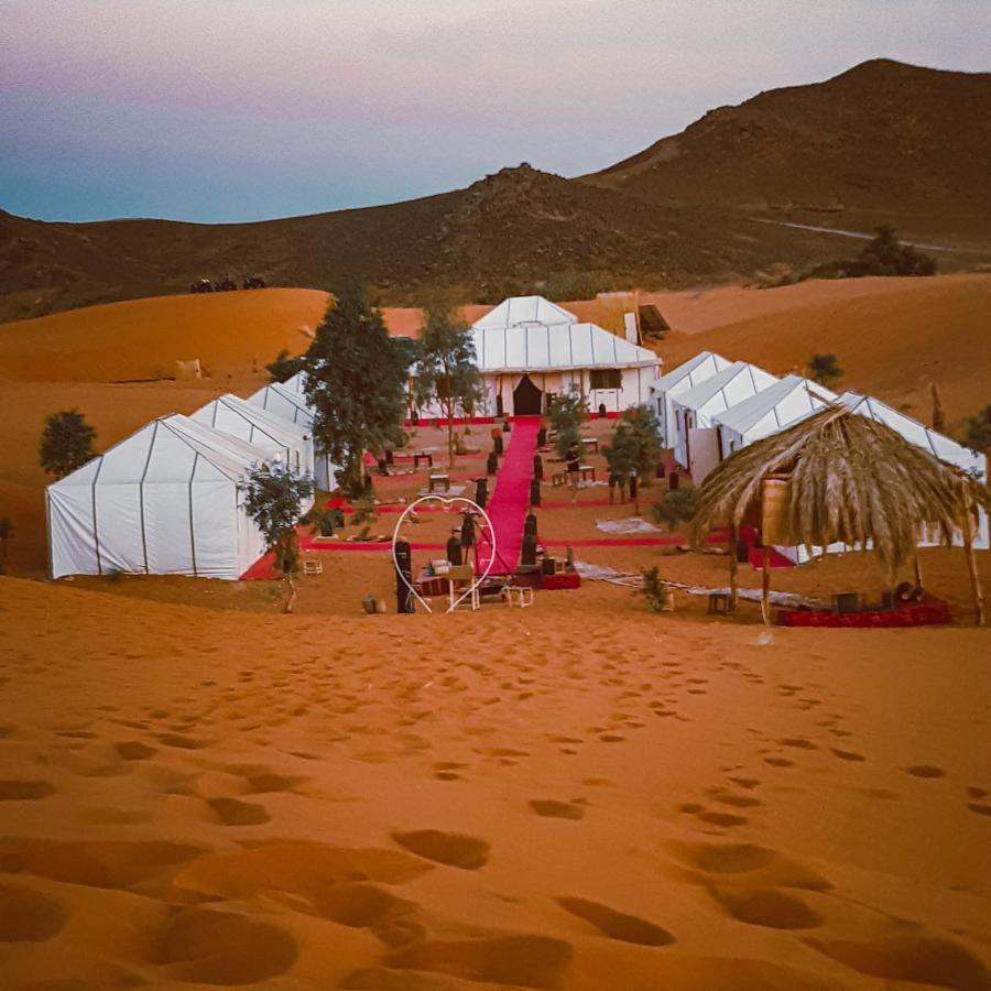 Отель Zahra Luxury Desert Camp Мерзуга Экстерьер фото