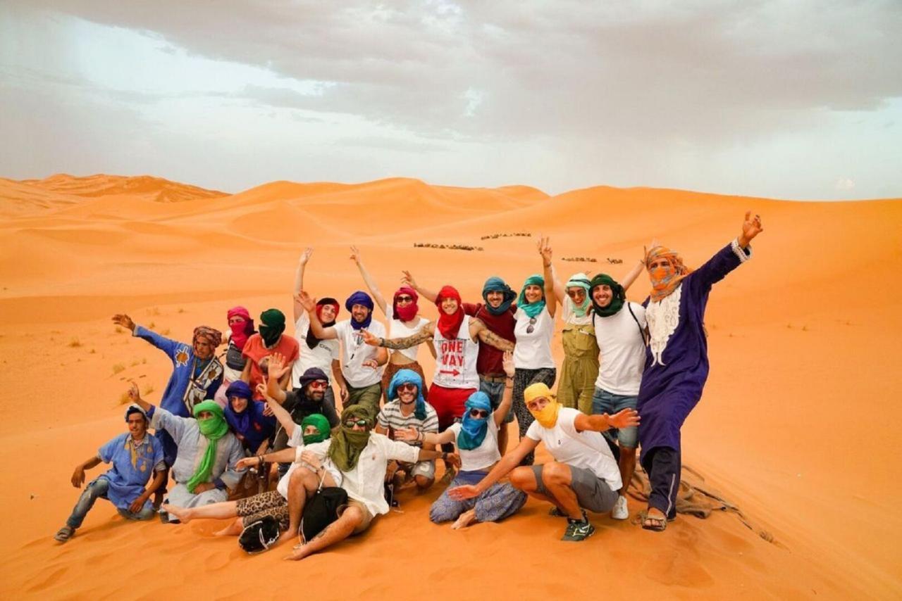 Отель Zahra Luxury Desert Camp Мерзуга Экстерьер фото