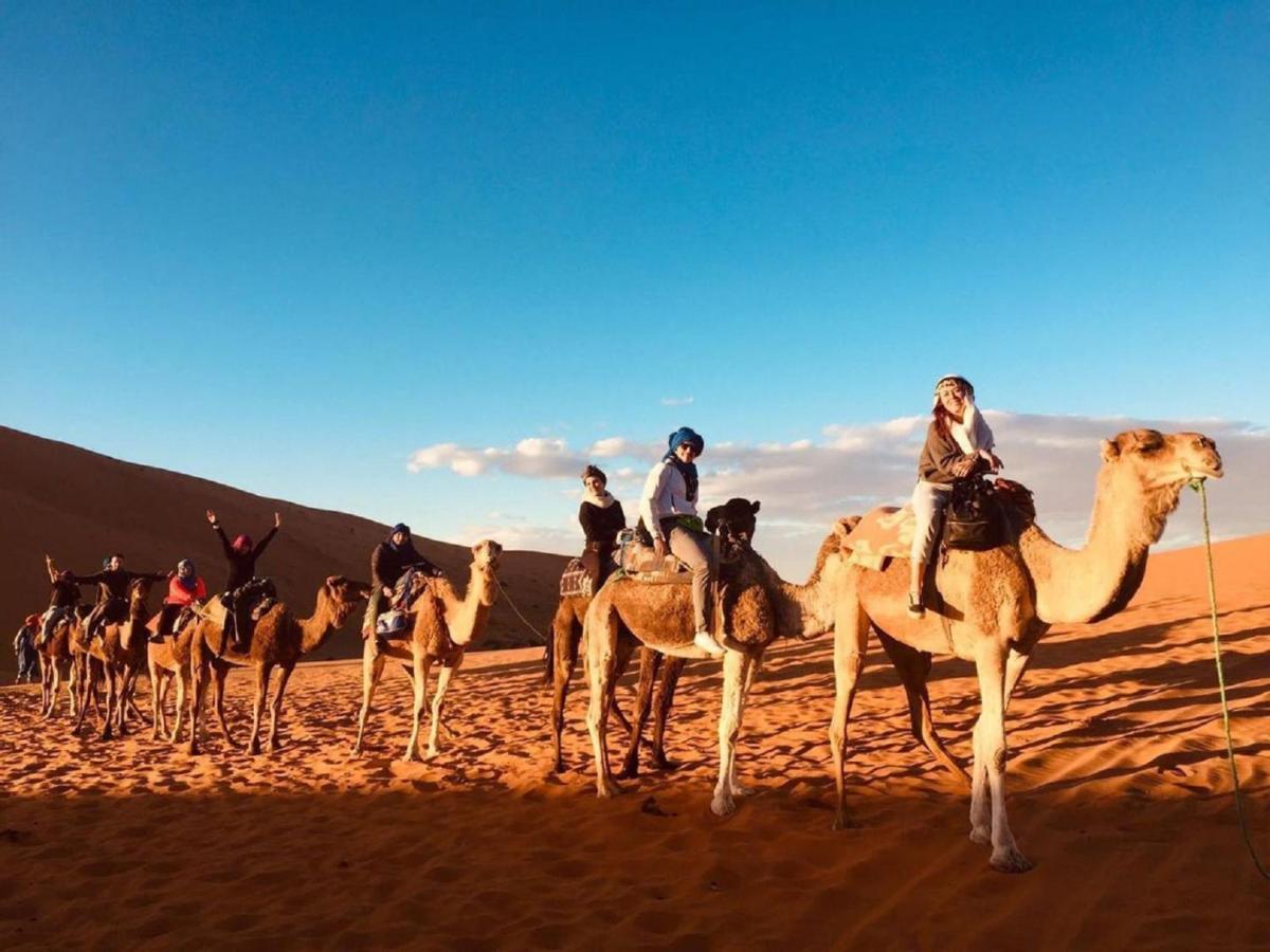 Отель Zahra Luxury Desert Camp Мерзуга Экстерьер фото