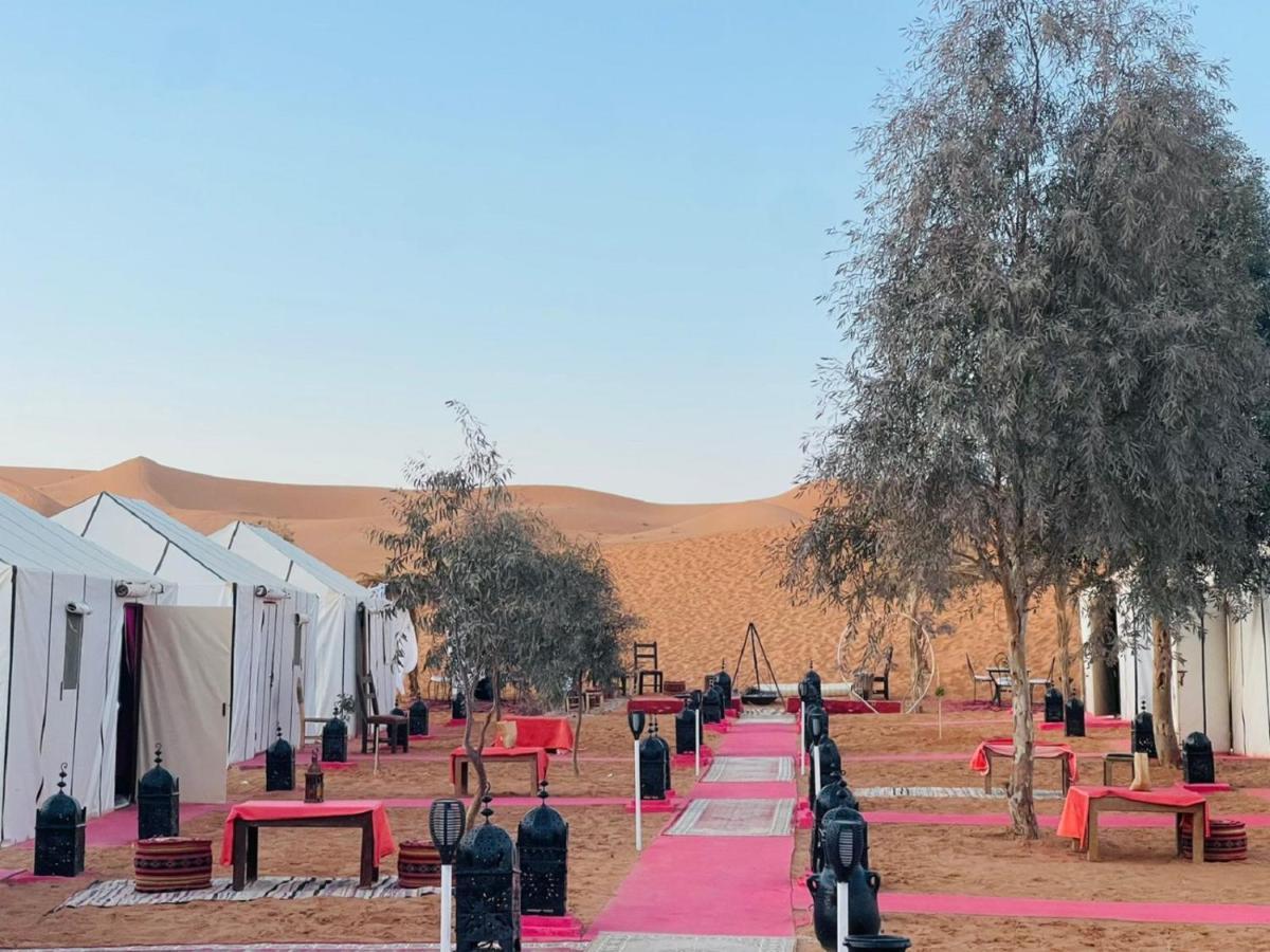 Отель Zahra Luxury Desert Camp Мерзуга Экстерьер фото