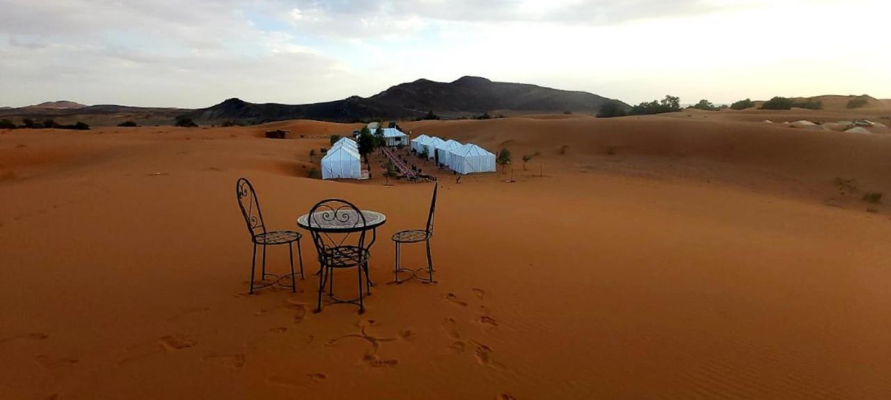 Отель Zahra Luxury Desert Camp Мерзуга Экстерьер фото